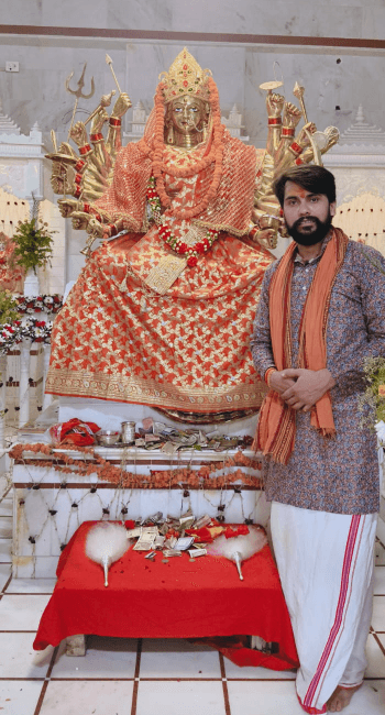 माँ दुर्गा मंदिर में शास्त्री हिमांशु त्रिपाठी जी